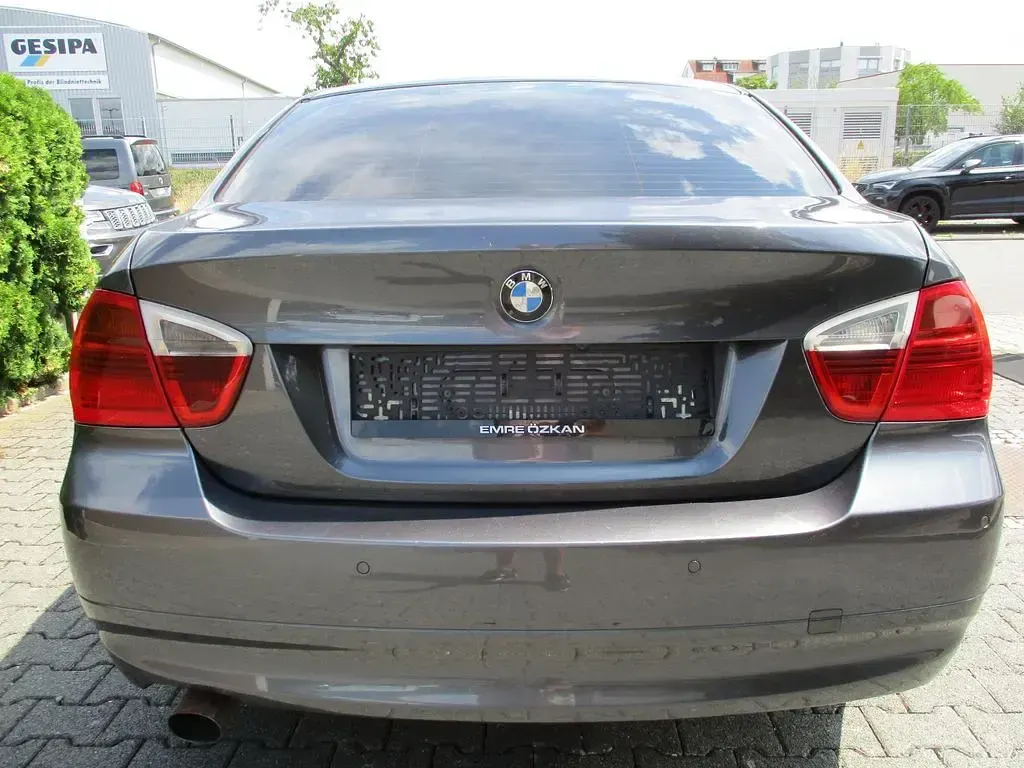 Gebraucht BMW 318 129 PS (94 kW) 2005 Grau Limousine