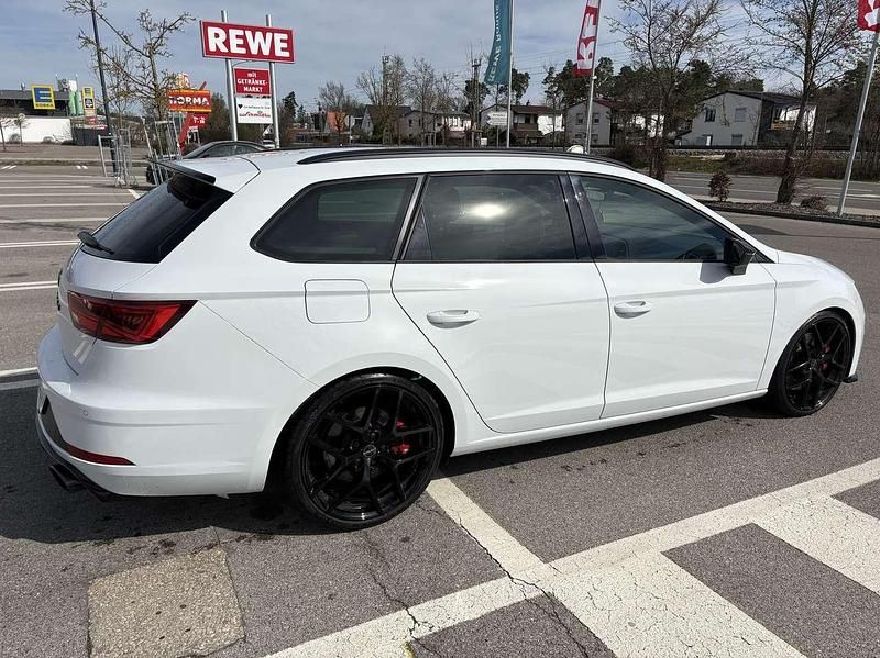 Używany Seat Leon 4Drive 300 KM (220 kW) 2017 Biały Kombi