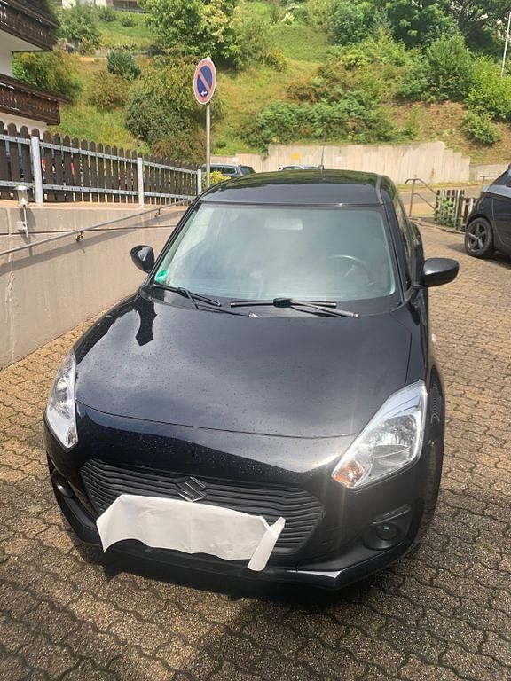 Schwarz Gebraucht 2017 Suzuki Swift Comfort Limousine | 7.200 € (Fairer Preis) - Bild 1/4