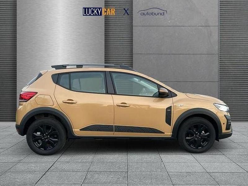 Neu Dacia Sandero Stepway 110 PS (80 kW) 2025 Beige SUV