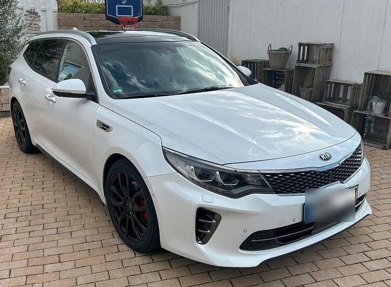 Weiß Gebraucht 2018 Kia Optima Kombi | 18.490 € (Fairer Preis) - Bild 1/4