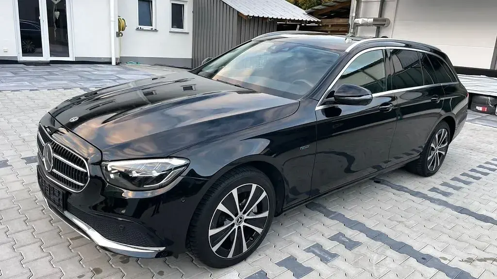 Gebraucht Mercedes E300 194 PS (142 kW) 2020 Schwarz Limousine