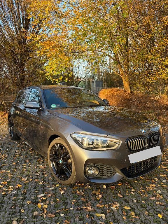 Grau Gebraucht 2019 BMW 120 M Sport Kleinwagen | 17.500 € (Guter Preis) - Bild 1/4