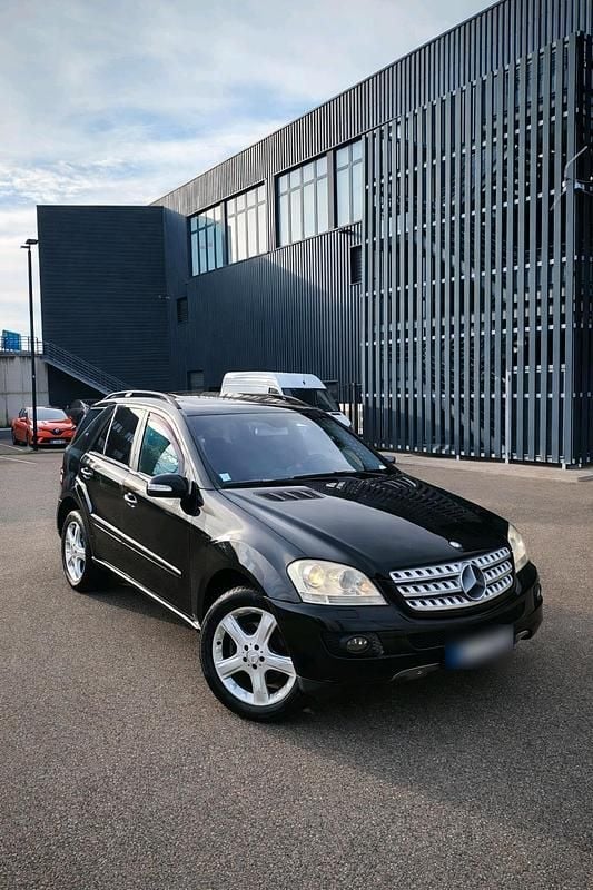 Gebraucht Mercedes ML320 224 PS (164 kW) 2007 Schwarz SUV