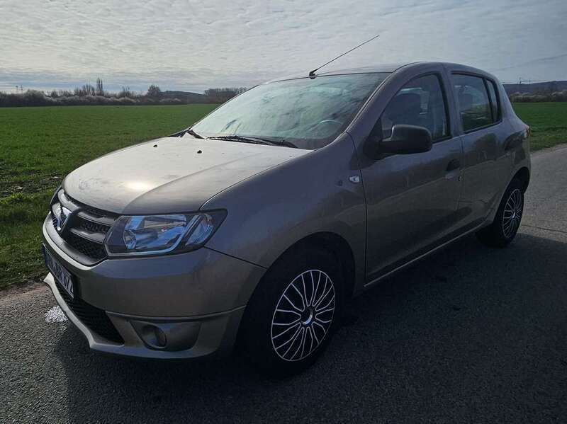 Beige Gebraucht 2014 Dacia Sandero Essentiel Kleinwagen | 5.000 € (Fairer Preis) - Bild 1/4