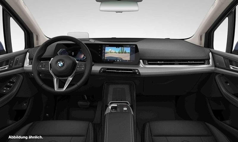 Gebraucht BMW 220 163 PS (119 kW) 2024 Sparkling kupfergrau Van / Kleinbus