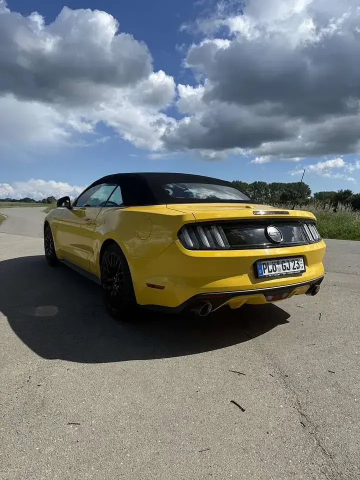 Gebraucht Ford Mustang GT 421 PS (309 kW) 2017 Gelb Cabrio