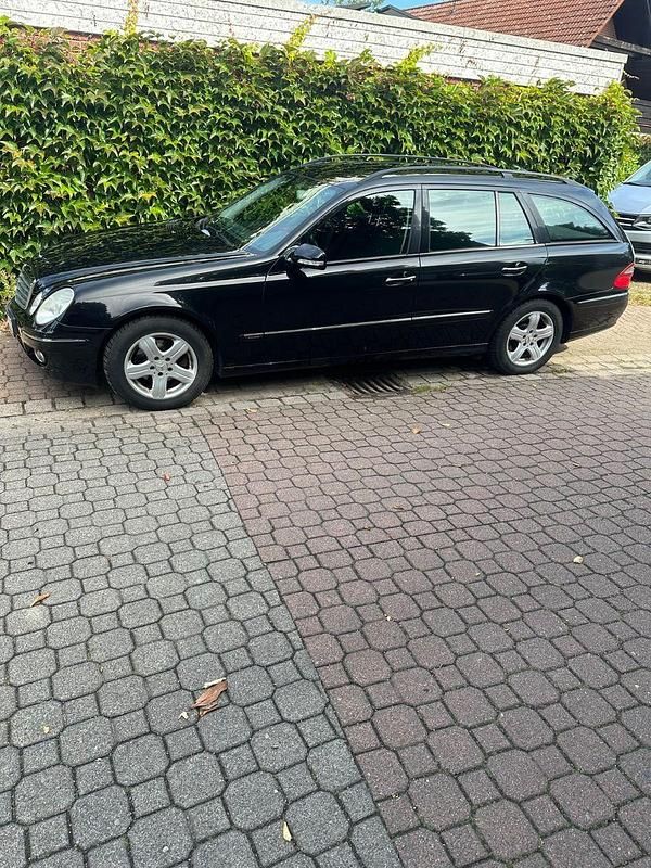 Schwarz Gebraucht 2009 Mercedes 220 Kombi | 5.900 € (Superpreis) - Bild 1/4