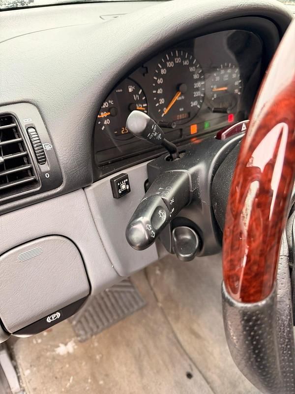 Gebraucht Mercedes ML320 230 PS (169 kW) 2002 Blau SUV