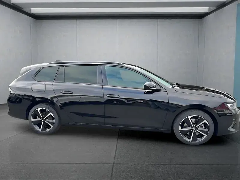 Neu Opel Astra 131 PS (96 kW) 2025 Schwarz Kleinwagen