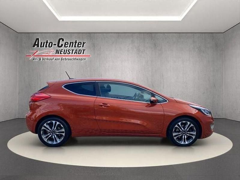 Gebraucht Kia ProCeed Spirit 206 PS (151 kW) 2015 Orange Kleinwagen