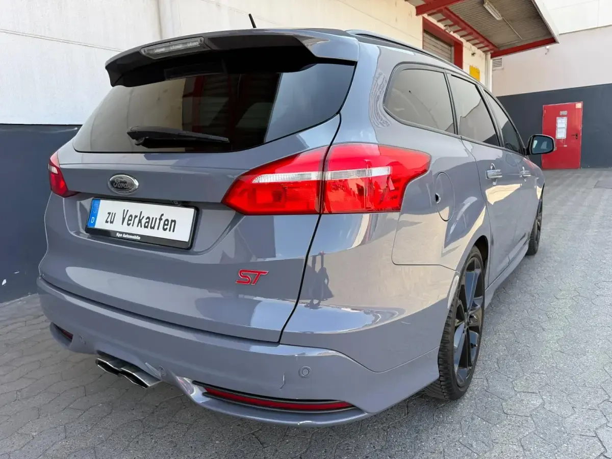 Gebraucht Ford Focus ST 250 PS (183 kW) 2016 Grau Kombi
