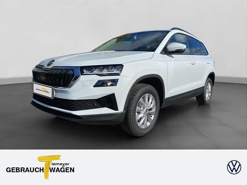 Weiß Neu 2025 Skoda Karoq Selection SUV | 32.690 € (Superpreis) - Bild 1/4