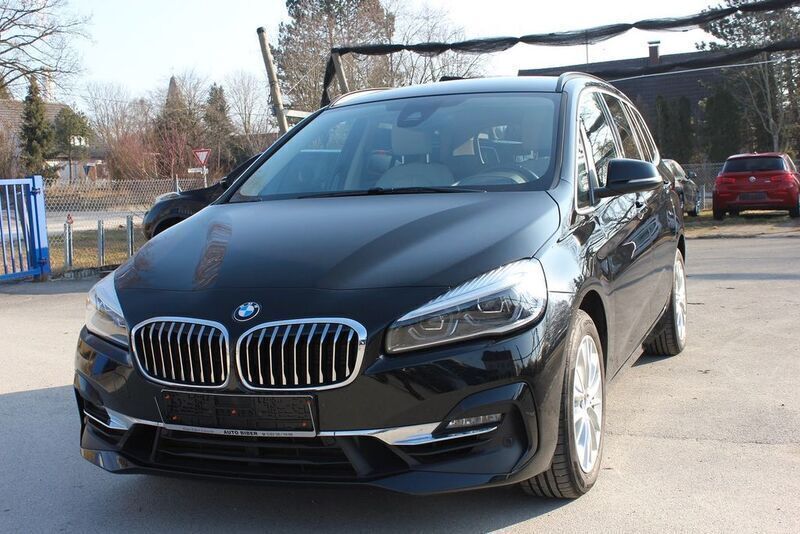 Schwarz Gebraucht 2020 BMW 220 Gran Tourer Luxury Line Van / Kleinbus | 24.890 € (Etwas zu teuer) - Bild 1/4