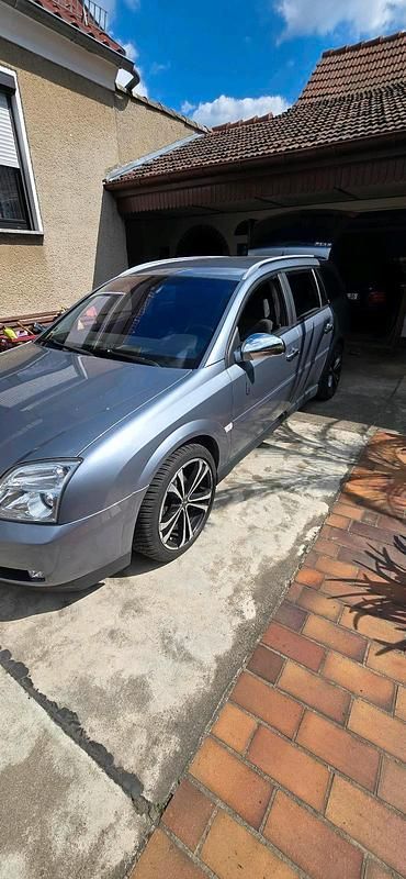 Second-hand Opel Vectra 155 CP (114 kW) 2004 Argintiu Break