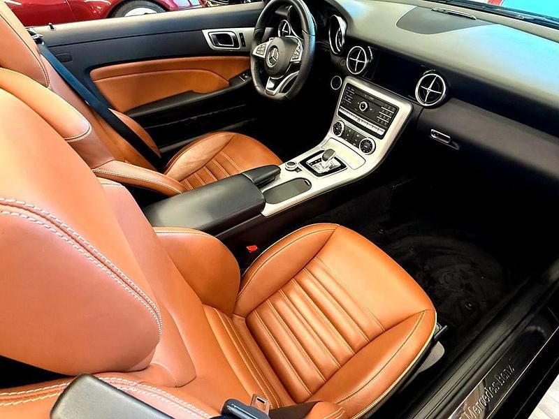 Gebraucht Mercedes SLC200 184 PS (135 kW) 2017 Schwarz Cabrio