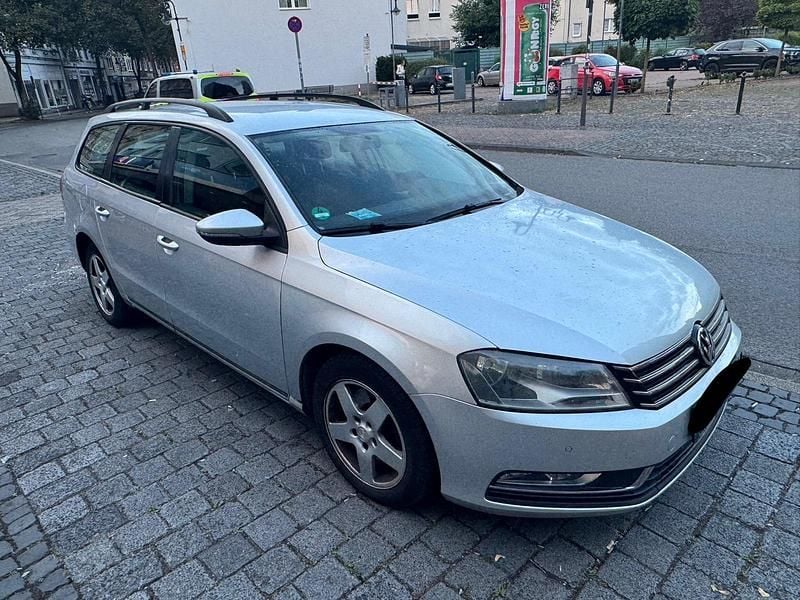 Gebraucht VW Passat 140 PS (102 kW) 2012 Silber Kombi