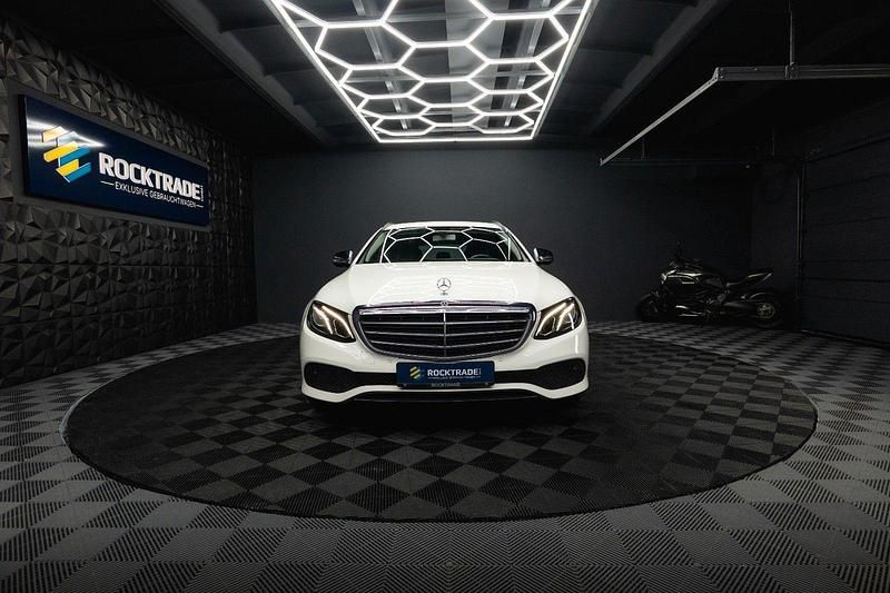 Gebraucht Mercedes E220 Business 194 PS (142 kW) 2017 Weiß Kombi