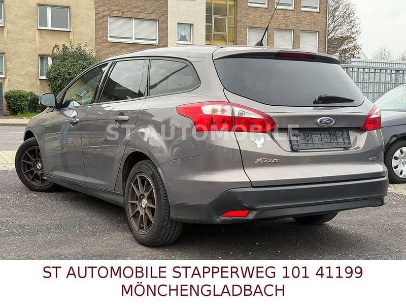 Gebraucht Ford Focus Trend 101 PS (74 kW) 2012 Braun Kombi