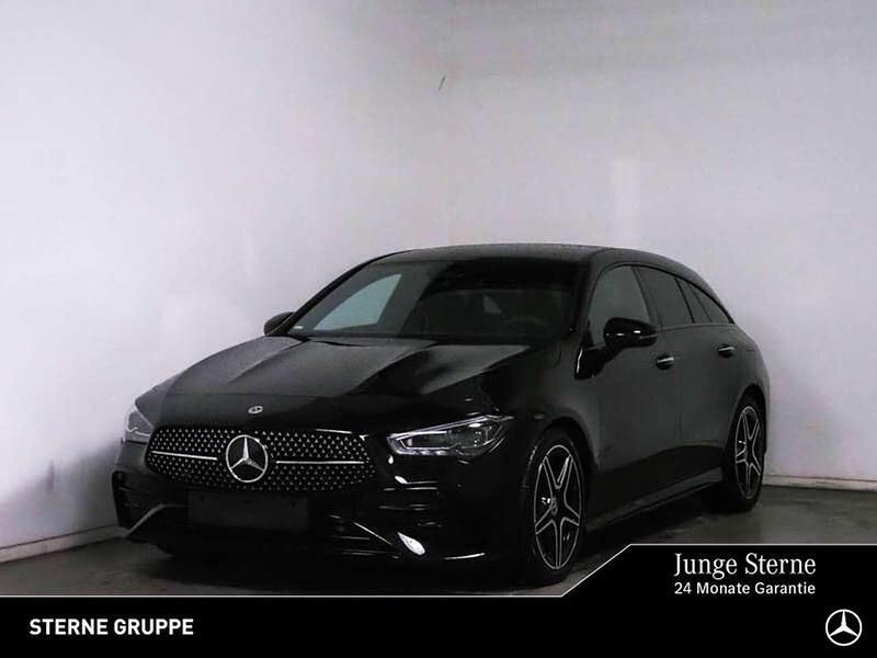 Lack kosmosschwarz Gebraucht 2024 Mercedes CLA200 AMG Kombi | 34.460 € (Fairer Preis) - Bild 1/4