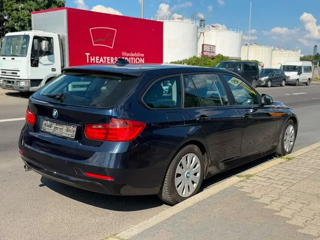 Gebraucht BMW 318 Comfort Edition 143 PS (105 kW) 2015 Blau Kombi