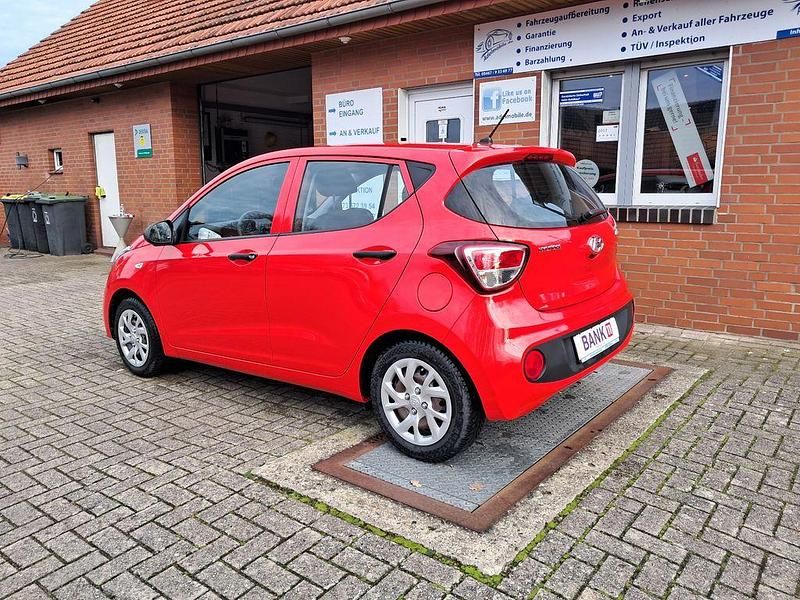 Gebraucht Hyundai i10 Pure 67 PS (49 kW) 2019 Rot Kleinwagen