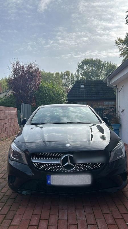 Schwarz Gebraucht 2016 Mercedes CLA180 Urban Limousine | 15.900 € (Guter Preis) - Bild 1/4