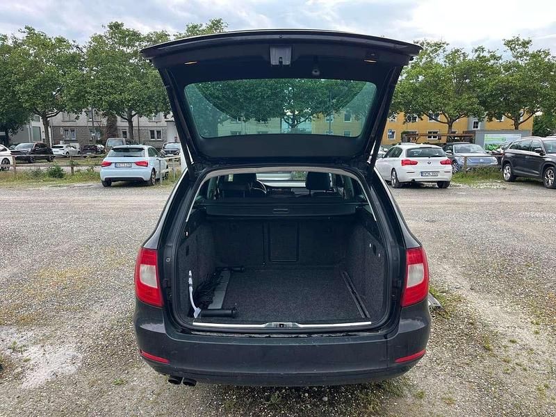 Gebraucht Skoda Superb Exclusive 170 PS (125 kW) 2013 Schwarz Kombi