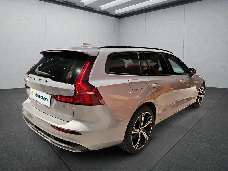 Neu Volvo V60 197 PS (144 kW) 2025 Silber Kombi