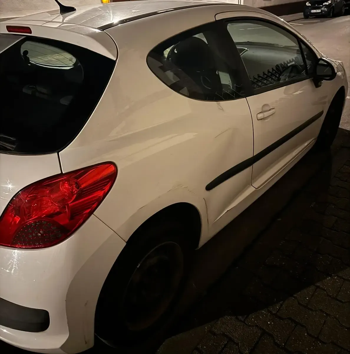 Gebraucht Peugeot 207 88 PS (64 kW) 2008 Weiß Kleinwagen