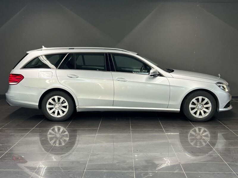 Silber Gebraucht 2016 Mercedes E220 Limousine | 13.990 € (Fairer Preis) - Bild 1/4