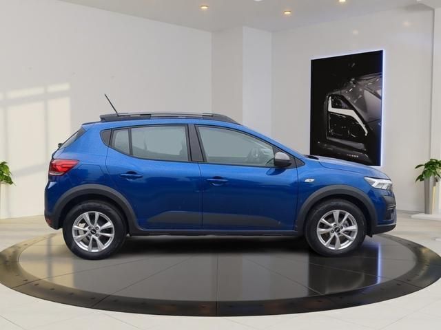 Ironblau (metallic) Gebraucht 2023 Dacia Sandero Expression Kleinwagen | 18.630 € (Etwas zu teuer) - Bild 1/1