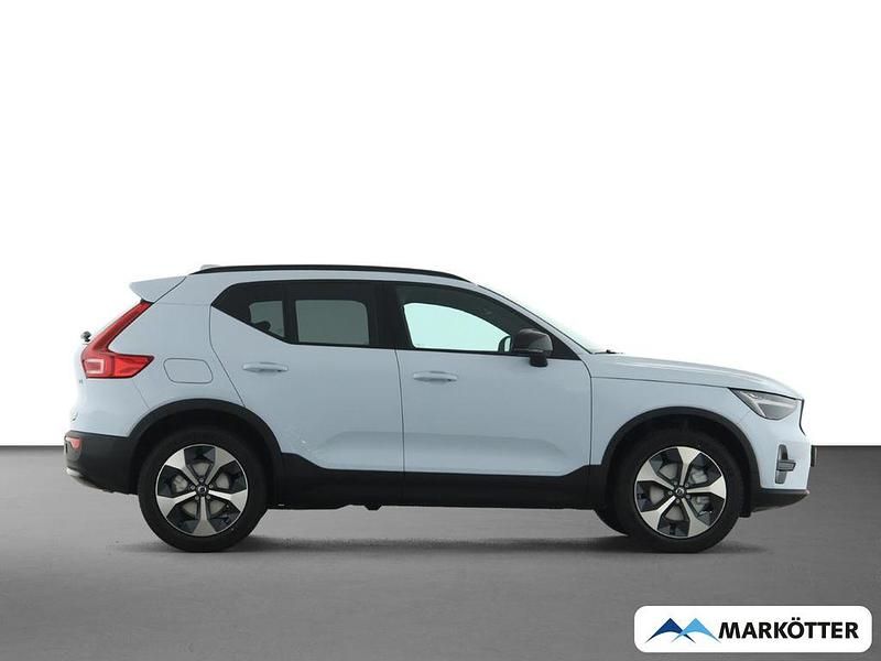 Neu Volvo XC40 Plus 163 PS (119 kW) 2025 Blau SUV