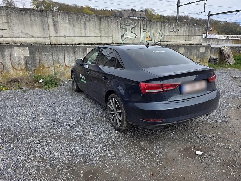 Gebraucht Audi A3 Sport 110 PS (80 kW) 2017 Blau Limousine