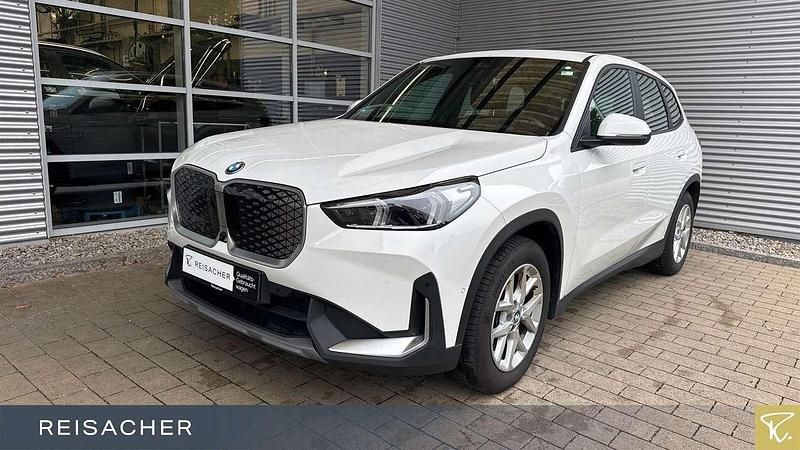 Alpinweiß uni Gebraucht 2023 BMW iX1 Performance SUV | 34.228 € (Fairer Preis) - Bild 1/4
