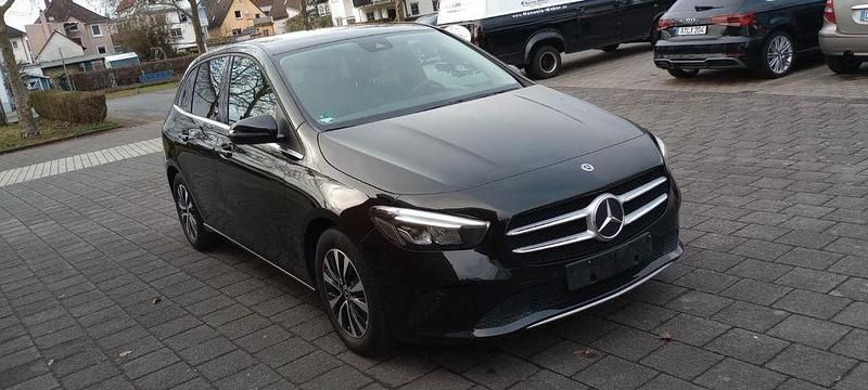 Gebraucht Mercedes B200 163 PS (119 kW) 2019 Schwarz Van / Kleinbus