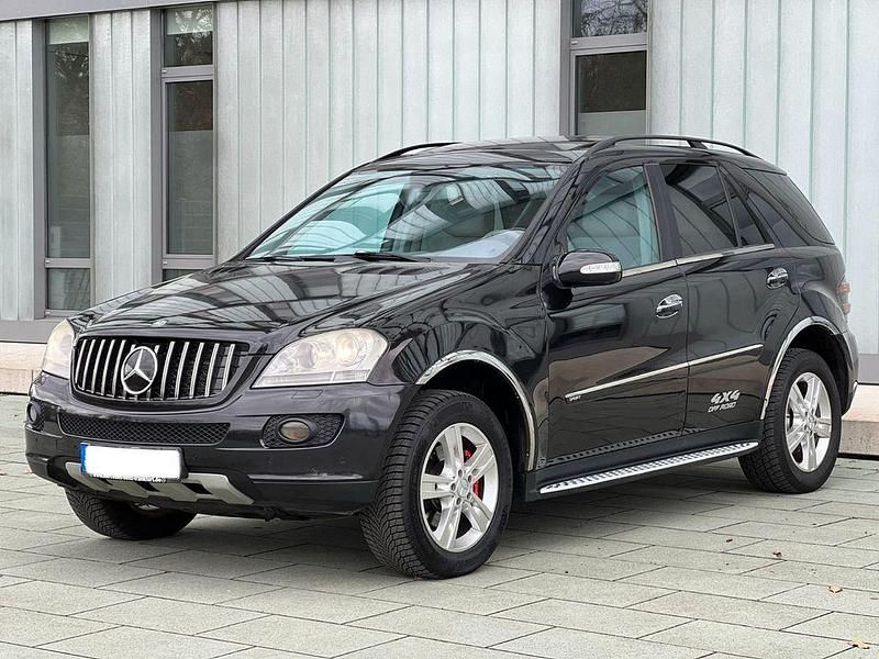 Gebraucht Mercedes ML320 224 PS (164 kW) 2007 Schwarz SUV