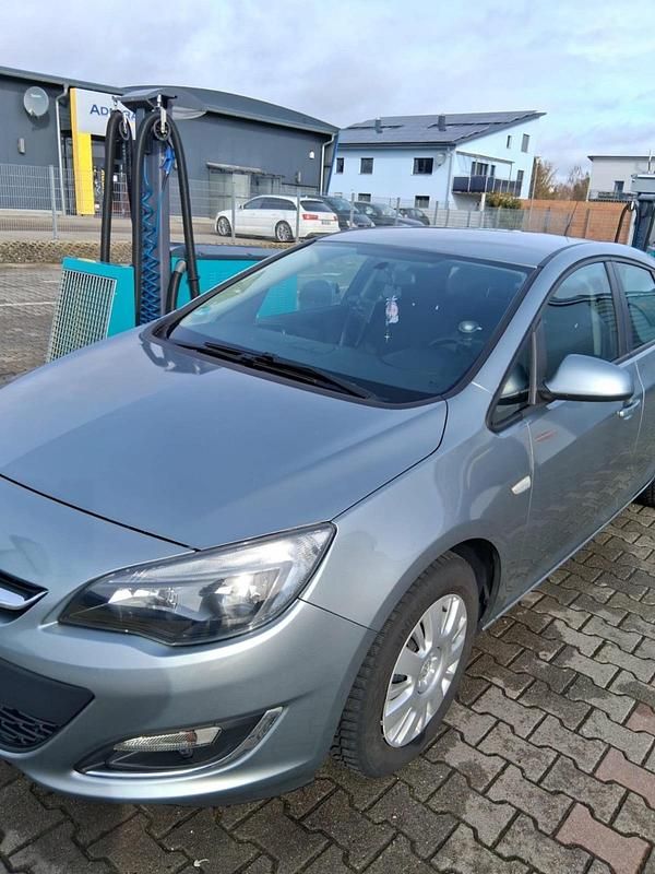Gebraucht Opel Astra 100 PS (73 kW) 2013 Blau Kleinwagen