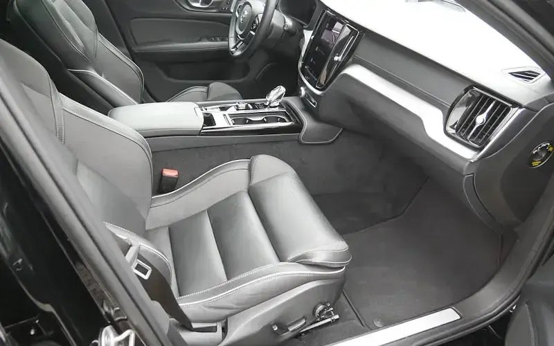 Gebraucht Volvo V60 Ultra 455 PS (334 kW) 2022 Schwarz / black solid stone Kombi