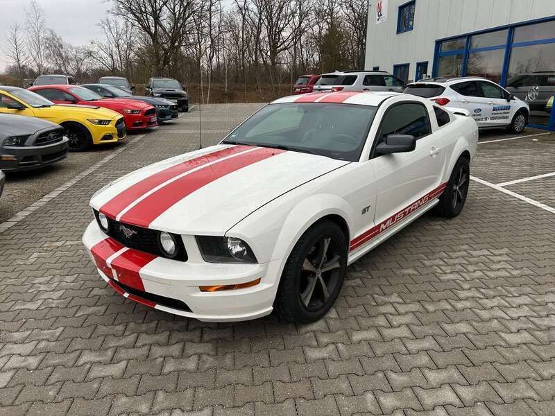 Weiß Gebraucht 2005 Ford Mustang GT Coupé | 16.900 € - Bild 1/3