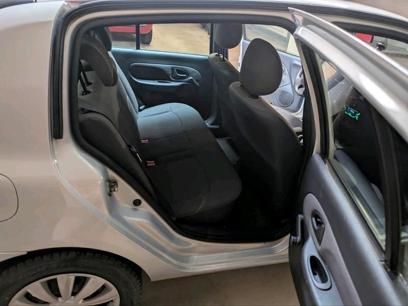 Gebraucht Renault Clio II 2004 Silber Kleinwagen