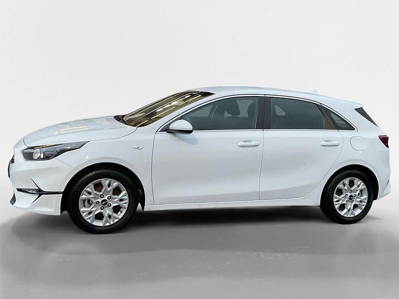 Gebraucht Kia Ceed Vision 140 PS (102 kW) 2025 Weiß Kleinwagen