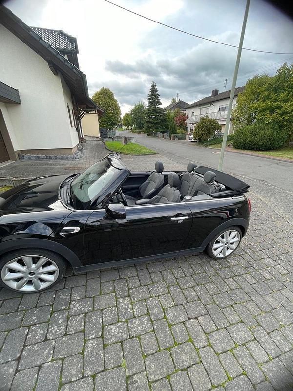 Gebraucht Mini Cooper 136 PS (100 kW) 2019 Schwarz Kleinwagen