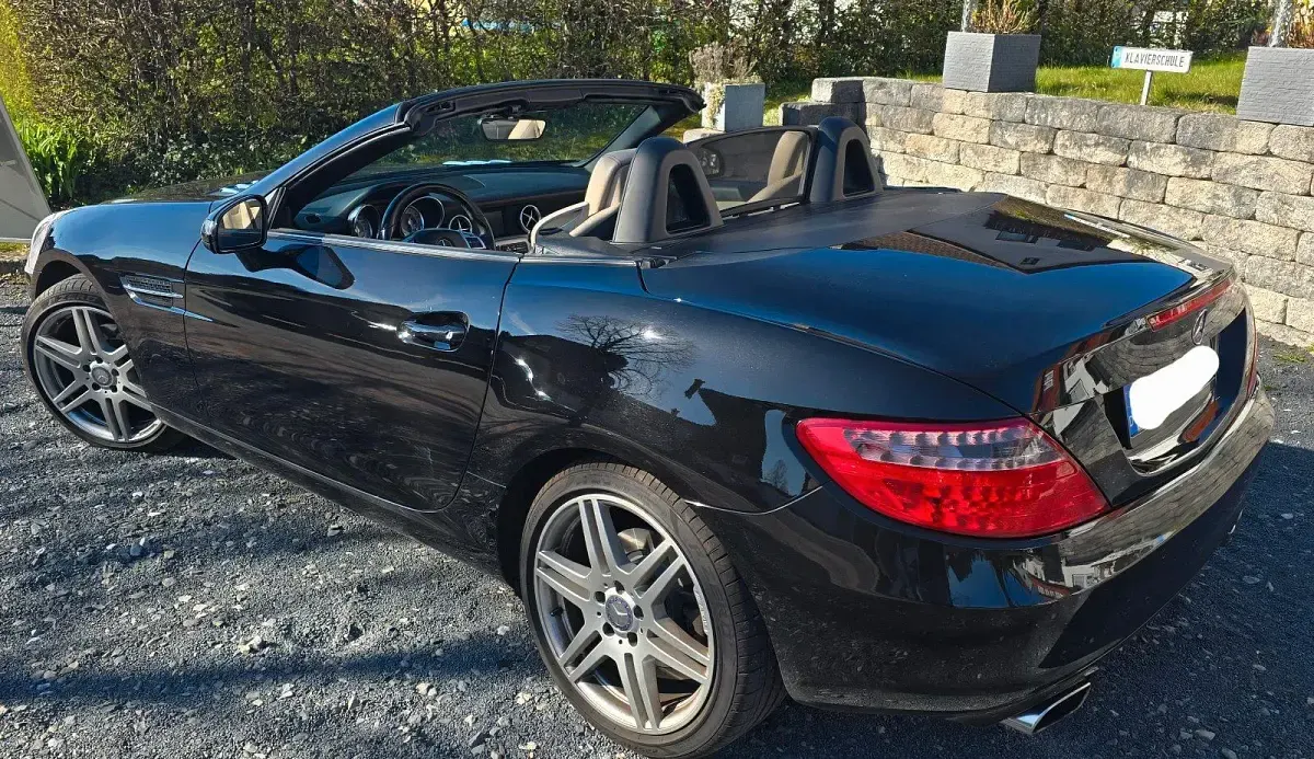 Second-hand Mercedes SLK200 184 CP (135 kW) 2013 Negru Cabrio