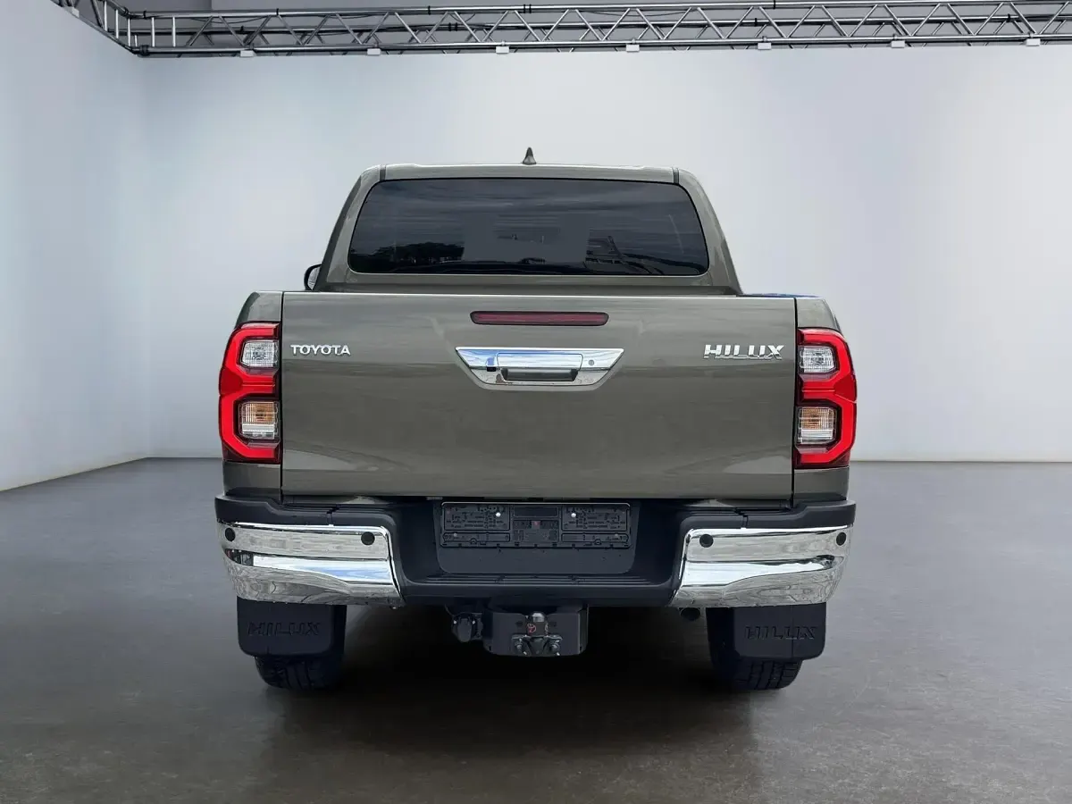 Neu Toyota HiLux Executive 204 PS (150 kW) 2026 Bronze metallic Pickup