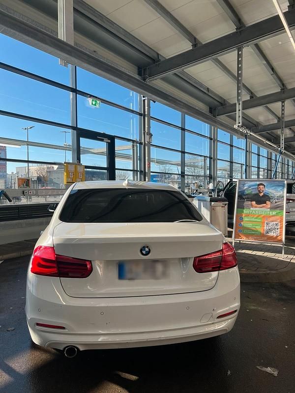 Gebraucht BMW 316 116 PS (85 kW) 2015 Weiß Limousine