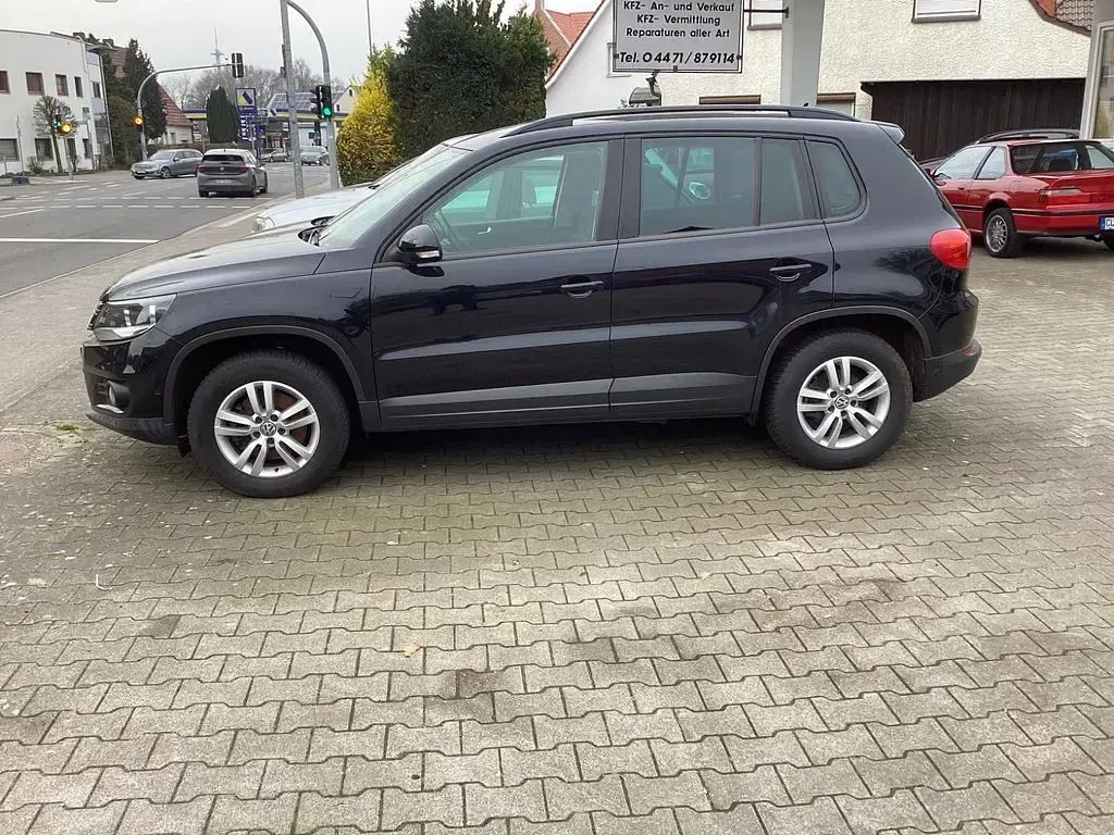Gebraucht VW Tiguan Trendline 122 PS (89 kW) 2015 Schwarz SUV