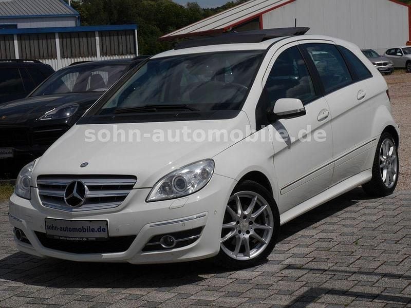 Weiß Gebraucht 2009 Mercedes B200 Van / Kleinbus | 6.999 € (Fairer Preis) - Bild 1/4
