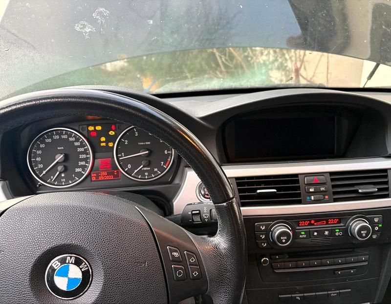 Gebraucht BMW 318 143 PS (105 kW) 2008 Schwarz Kombi