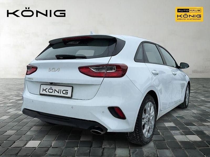 Gebraucht Kia Ceed 120 PS (88 kW) 2024 Weiß Kleinwagen